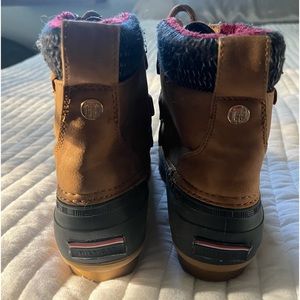 Tommy Hilfiger duck boots women’s size 7